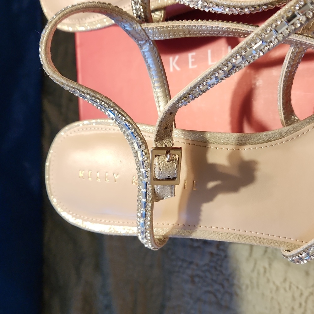 Shoes - Picture 4 of 9